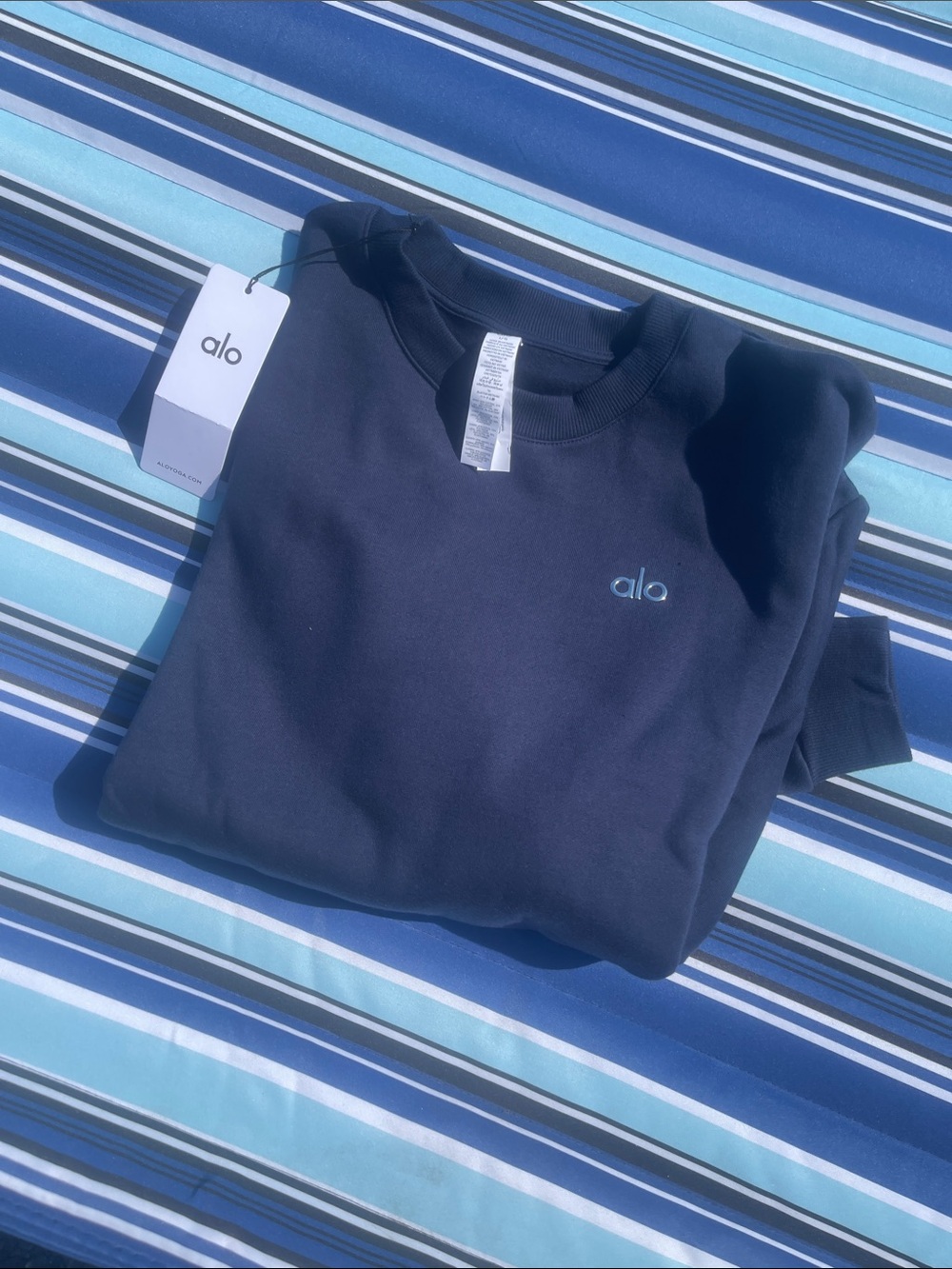 ALO Yoga accolades nwt unisex Navy Crewneck Sweatshirt authentic